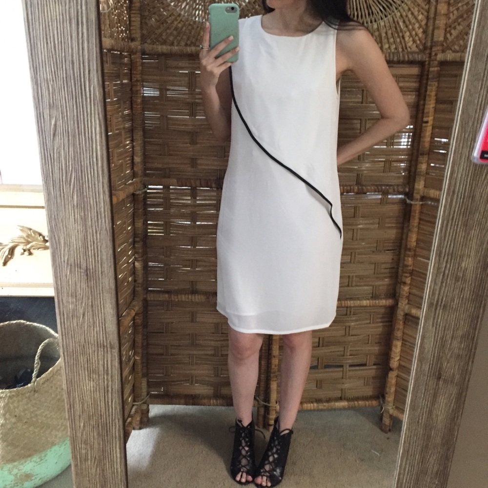 Drapey white black trim dress sz XS/S